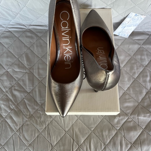 Calvin Klein Silver Heels Elegant Design - Picture 1 of 2